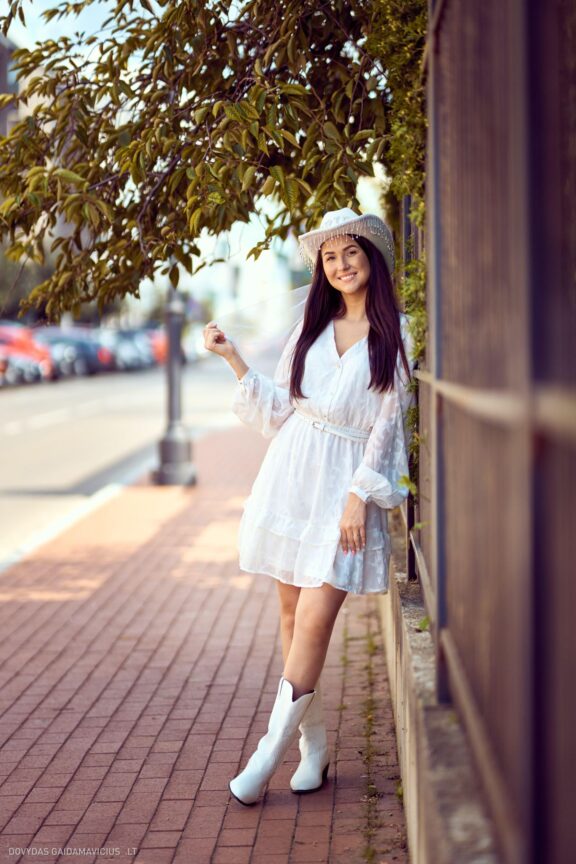 Mergvakaris Paupys Vilnius, Užupis, Mergvakario fotosesija Vilniuje Fotografas: Dovydas Gaidamavičius Dovis www.Dovis.lt © www.DovydasGaidamavicius.lt 