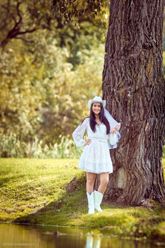 Mergvakaris Paupys Vilnius, Užupis, Mergvakario fotosesija Vilniuje Fotografas: Dovydas Gaidamavičius Dovis www.Dovis.lt © www.DovydasGaidamavicius.lt 