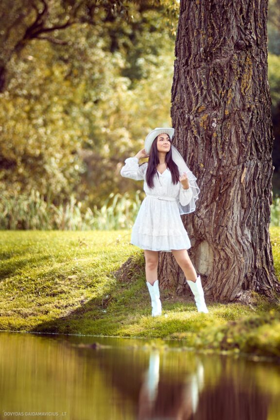 Mergvakaris Paupys Vilnius, Užupis, Mergvakario fotosesija Vilniuje Fotografas: Dovydas Gaidamavičius Dovis www.Dovis.lt © www.DovydasGaidamavicius.lt 