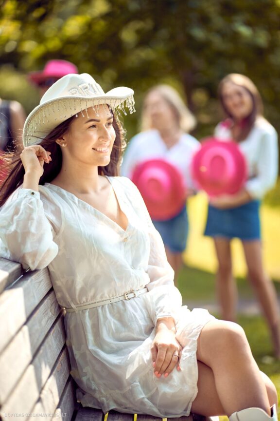 Mergvakaris Paupys Vilnius, Užupis, Mergvakario fotosesija Vilniuje Fotografas: Dovydas Gaidamavičius Dovis www.Dovis.lt © www.DovydasGaidamavicius.lt 