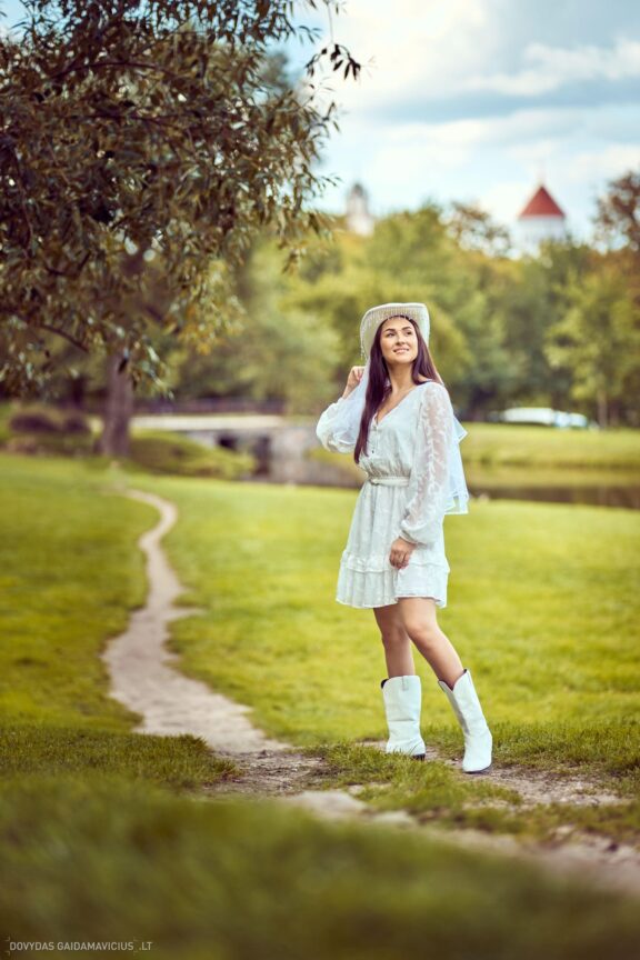 Mergvakaris Paupys Vilnius, Užupis, Mergvakario fotosesija Vilniuje Fotografas: Dovydas Gaidamavičius Dovis www.Dovis.lt © www.DovydasGaidamavicius.lt 