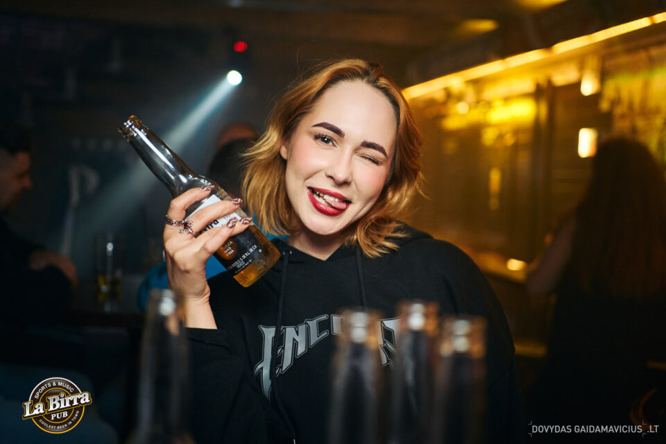 Vakarėlio fotografas, Naktinio klubo fotografas, Club photography Vilnius Party, La Birra Pub Vilnius, LaBirra, Samanta Vaičikauskaitė Live koncertas, Baras, Balius, Crazy party, Vilnius night club naktinis gyvenimas foto, Lietuva, Lithuania party Fotografas: Dovydas Gaidamavičius © www.DovydasGaidamavicius.lt www.Dovis.lt