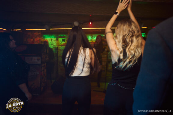 Vakarėlio fotografas, Naktinio klubo fotografas, Club photography Vilnius Party, La Birra Pub Vilnius, LaBirra, Samanta Vaičikauskaitė Live koncertas, Baras, Balius, Crazy party, Vilnius night club naktinis gyvenimas foto, Lietuva, Lithuania party Fotografas: Dovydas Gaidamavičius © www.DovydasGaidamavicius.lt www.Dovis.lt