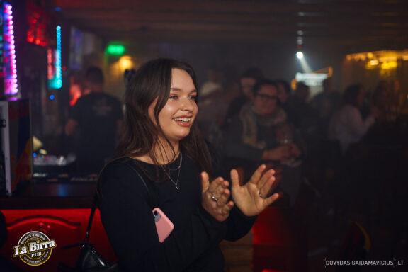 Vakarėlio fotografas, Naktinio klubo fotografas, Club photography Vilnius Party, La Birra Pub Vilnius, LaBirra, Samanta Vaičikauskaitė Live koncertas, Baras, Balius, Crazy party, Vilnius night club naktinis gyvenimas foto, Lietuva, Lithuania party Fotografas: Dovydas Gaidamavičius © www.DovydasGaidamavicius.lt www.Dovis.lt