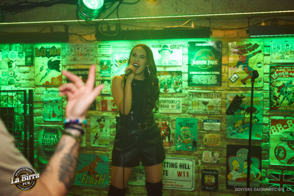 Vakarėlio fotografas, Naktinio klubo fotografas, Club photography Vilnius Party, La Birra Pub Vilnius, LaBirra, Samanta Vaičikauskaitė Live koncertas, Baras, Balius, Crazy party, Vilnius night club naktinis gyvenimas foto, Lietuva, Lithuania party Fotografas: Dovydas Gaidamavičius © www.DovydasGaidamavicius.lt www.Dovis.lt