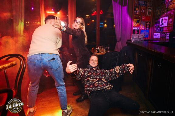 Vakarėlio fotografas, Naktinio klubo fotografas, Club photography Vilnius Party, La Birra Pub Vilnius, LaBirra, Samanta Vaičikauskaitė Live koncertas, Baras, Balius, Crazy party, Vilnius night club naktinis gyvenimas foto, Lietuva, Lithuania party Fotografas: Dovydas Gaidamavičius © www.DovydasGaidamavicius.lt www.Dovis.lt