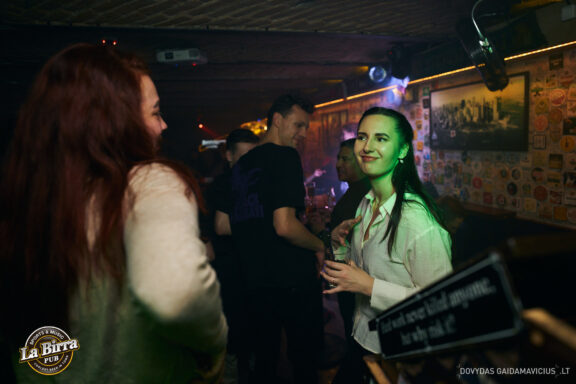 Vakarėlio fotografas, Naktinio klubo fotografas, Club photography Vilnius Party, La Birra Pub Vilnius, LaBirra, Samanta Vaičikauskaitė Live koncertas, Baras, Balius, Crazy party, Vilnius night club naktinis gyvenimas foto, Lietuva, Lithuania party Fotografas: Dovydas Gaidamavičius © www.DovydasGaidamavicius.lt www.Dovis.lt