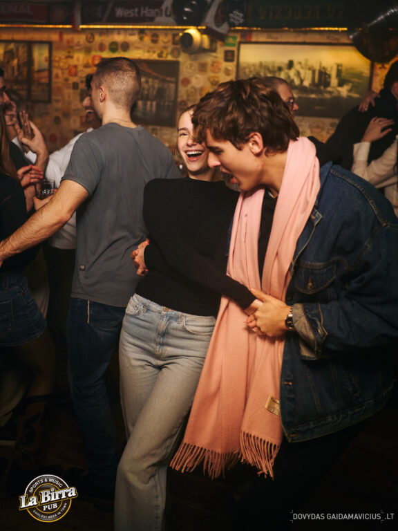 Vakarėlio fotografas, Naktinio klubo fotografas, Club photography Vilnius Party, La Birra Pub Vilnius, LaBirra, Samanta Vaičikauskaitė Live koncertas, Baras, Balius, Crazy party, Vilnius night club naktinis gyvenimas foto, Lietuva, Lithuania party Fotografas: Dovydas Gaidamavičius © www.DovydasGaidamavicius.lt www.Dovis.lt