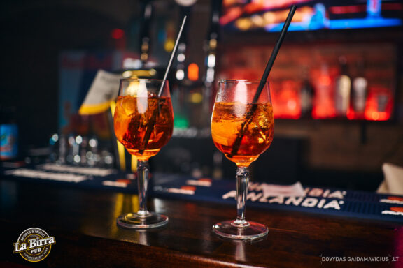 Vakarėlio fotografas, Naktinio klubo fotografas, Club photography Vilnius Party, La Birra Pub Vilnius, LaBirra, Samanta Vaičikauskaitė Live koncertas, Baras, Balius, Crazy party, Vilnius night club naktinis gyvenimas foto, Lietuva, Lithuania party Fotografas: Dovydas Gaidamavičius © www.DovydasGaidamavicius.lt www.Dovis.lt