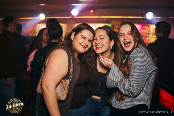 Vakarėlio fotografas, Naktinio klubo fotografas, Club photography Vilnius Party, La Birra Pub Vilnius, LaBirra, Samanta Vaičikauskaitė Live koncertas, Baras, Balius, Crazy party, Vilnius night club naktinis gyvenimas foto, Lietuva, Lithuania party Fotografas: Dovydas Gaidamavičius © www.DovydasGaidamavicius.lt www.Dovis.lt