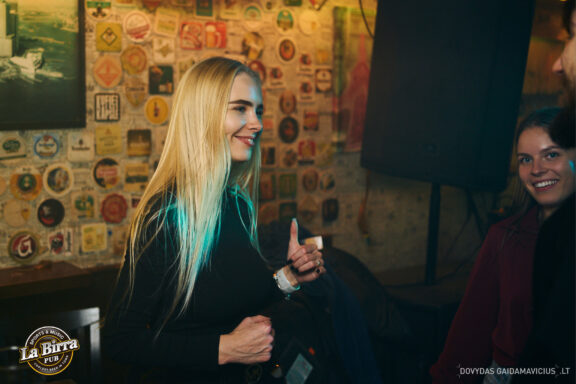 Vakarėlio fotografas, Naktinio klubo fotografas, Club photography Vilnius Party, La Birra Pub Vilnius, LaBirra, Samanta Vaičikauskaitė Live koncertas, Baras, Balius, Crazy party, Vilnius night club naktinis gyvenimas foto, Lietuva, Lithuania party Fotografas: Dovydas Gaidamavičius © www.DovydasGaidamavicius.lt www.Dovis.lt
