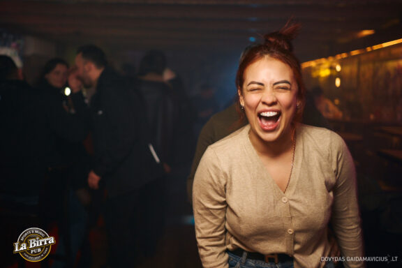 Vakarėlio fotografas, Naktinio klubo fotografas, Club photography Vilnius Party, La Birra Pub Vilnius, LaBirra, Samanta Vaičikauskaitė Live koncertas, Baras, Balius, Crazy party, Vilnius night club naktinis gyvenimas foto, Lietuva, Lithuania party Fotografas: Dovydas Gaidamavičius © www.DovydasGaidamavicius.lt www.Dovis.lt