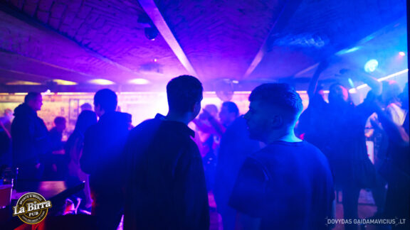 Vakarėlio fotografas, Naktinio klubo fotografas, Club photography Vilnius Party, La Birra Pub Vilnius, LaBirra, Samanta Vaičikauskaitė Live koncertas, Baras, Balius, Crazy party, Vilnius night club naktinis gyvenimas foto, Lietuva, Lithuania party Fotografas: Dovydas Gaidamavičius © www.DovydasGaidamavicius.lt www.Dovis.lt
