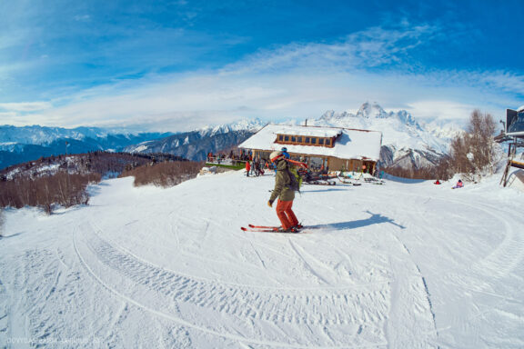 Sakartvelas, Gruzija, Mestia, Svaneti, Kelionė, Kalnai, Slidinėjimas, Žiema 2026 Fotografas: Dovydas Gaidamavičius Dovis www.Dovis.lt © www.DovydasGaidamavicius.lt  @DGaidamavicius